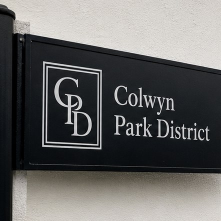 Customized street signs for hoas and residential communities